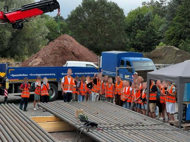 School kids learn on-site how underground heat storage works