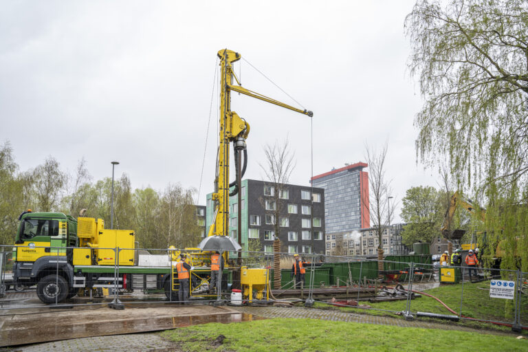 Drilling apparatus on the well site at the TU Delft campus